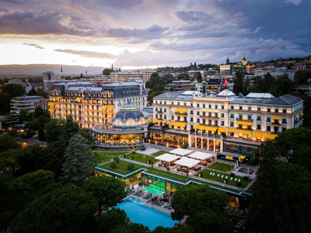 Établissement de standing palace au bord du lac Léman