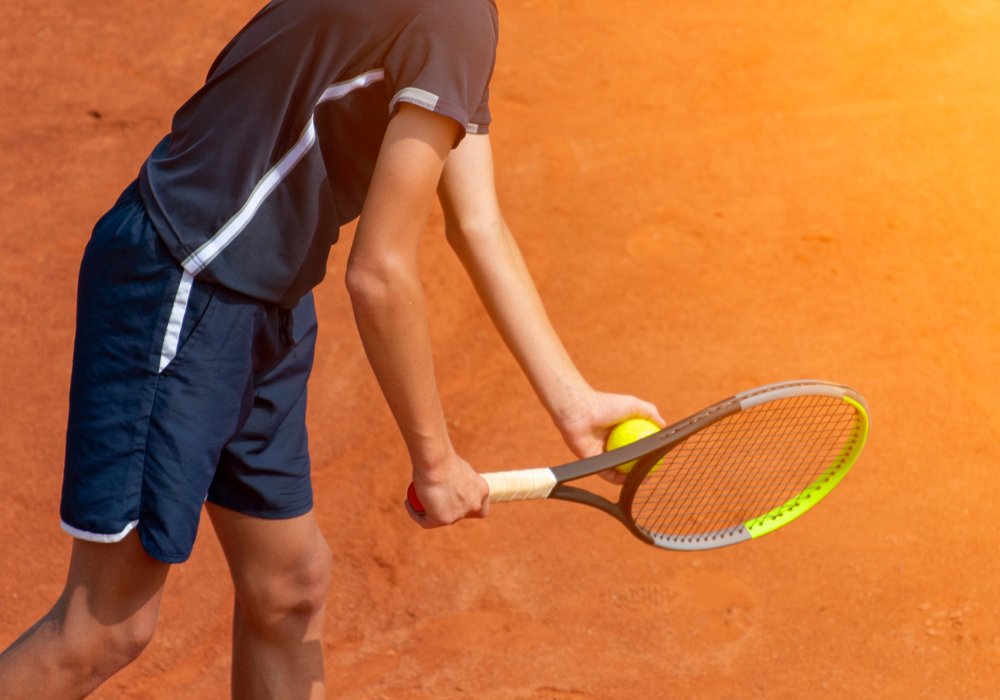 Jeune sportif en mouvement, geste technique